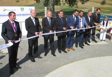 Slavnostní otevření kanalizačního sběrače v Lovčicích