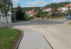 Mokrá-Horákov – chodníky, parkoviště a zpomalovací pruhy